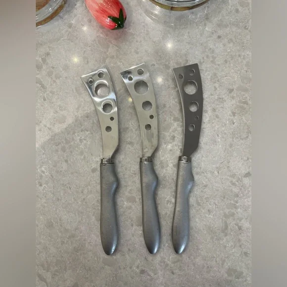 Kitchen odds and ends - Picture 3 of 4